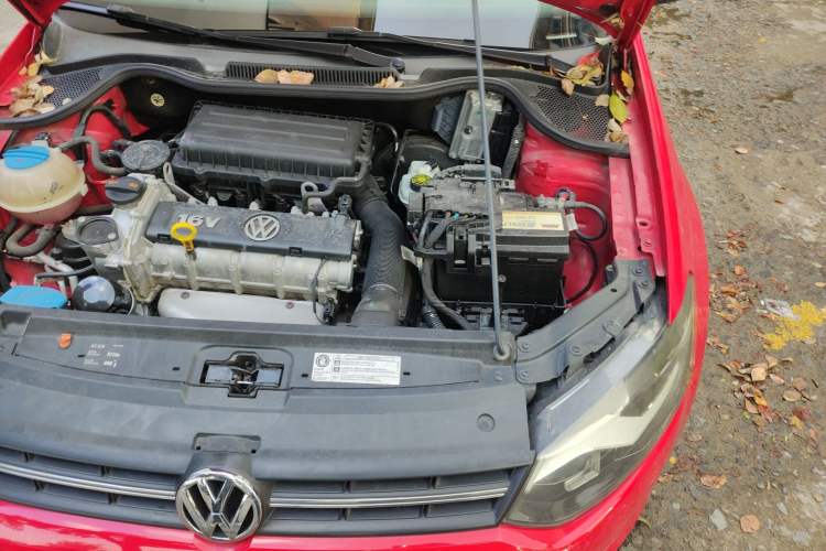 Used Volkswagen Polo 2013 1.6L Automatic Luxury Edition Engine Bay Left
