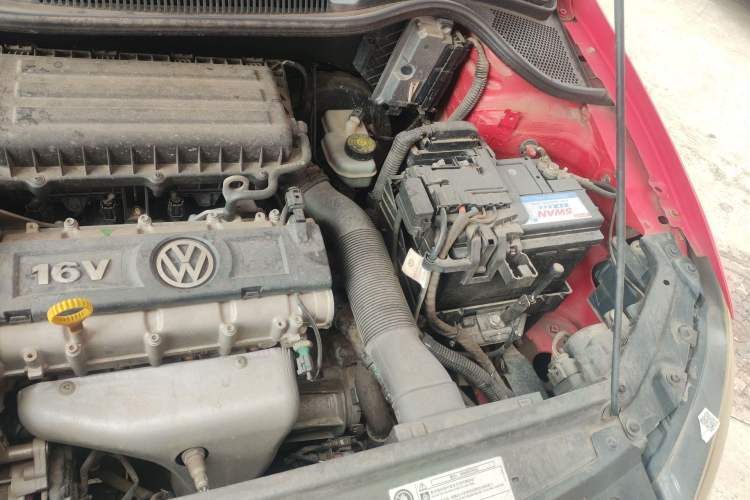 Used Volkswagen Polo 2013 1.6L Automatic Comfort Edition Engine Bay Left