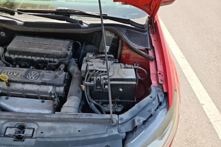 Used Volkswagen Polo 2013 1.6L Automatic Comfort Edition Engine Bay Left