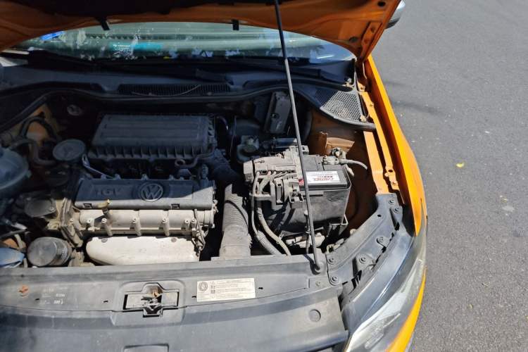 Used Volkswagen Polo 2013 1.6L Automatic Comfort Edition Engine Bay Left