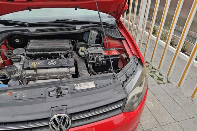 Used Volkswagen Polo 2013 1.6L Automatic Comfort Edition Engine Bay Left