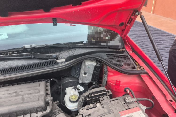 Used Volkswagen Polo 2013 1.4L Automatic Comfort Edition Engine Bay Left