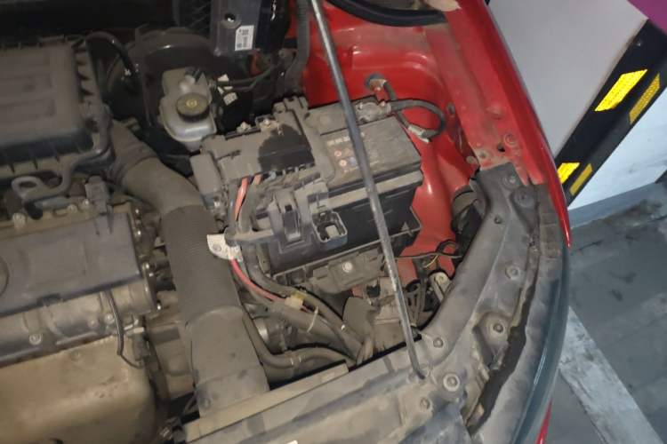 Used Volkswagen Polo 2013 1.4L Manual Fashion Edition Engine Bay Left