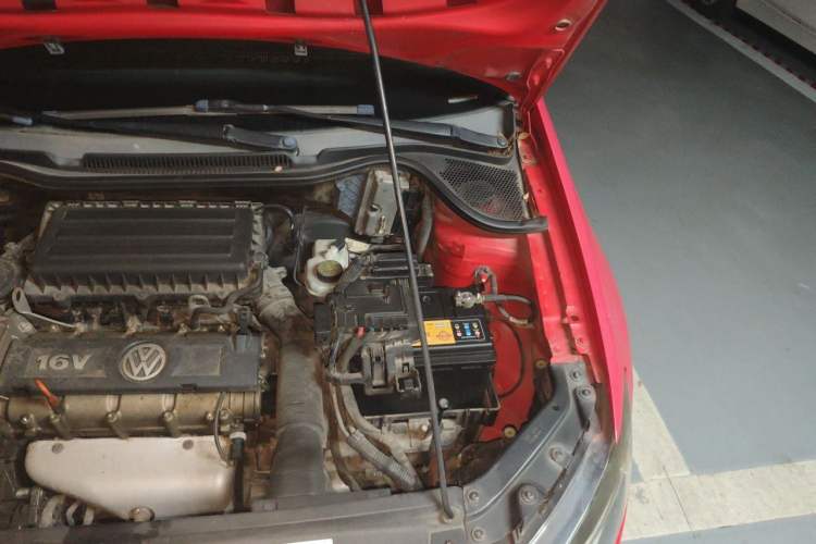 Used Volkswagen Polo 2013 1.4L Automatic Comfort Edition Engine Bay Left