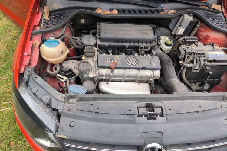 Used Volkswagen Polo 2013 1.6L Automatic Comfort Edition Engine Bay Right