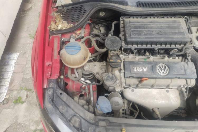 Used Volkswagen Polo 2013 1.4L Automatic Luxury Edition Engine Bay Right