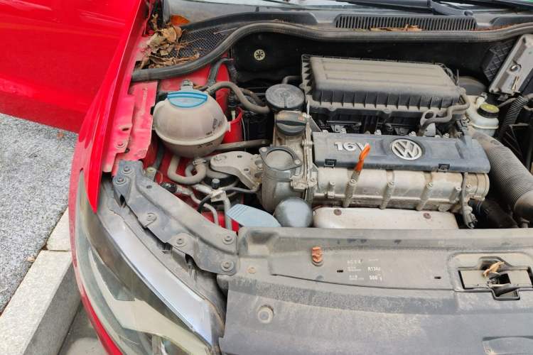 Used Volkswagen Polo 2013 1.4L Automatic Comfort Edition Engine Bay Right