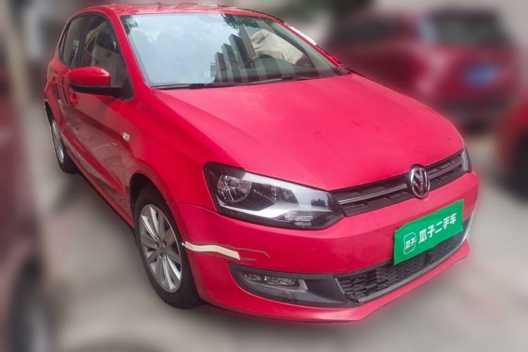 Used Volkswagen Polo 2013 1.4L Automatic Luxury Edition Front Right 45 Deg