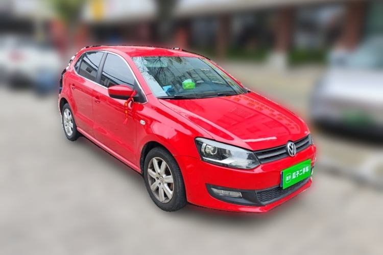 Used Volkswagen Polo 2013 1.6L Automatic Comfort Edition Front Right 45 Deg