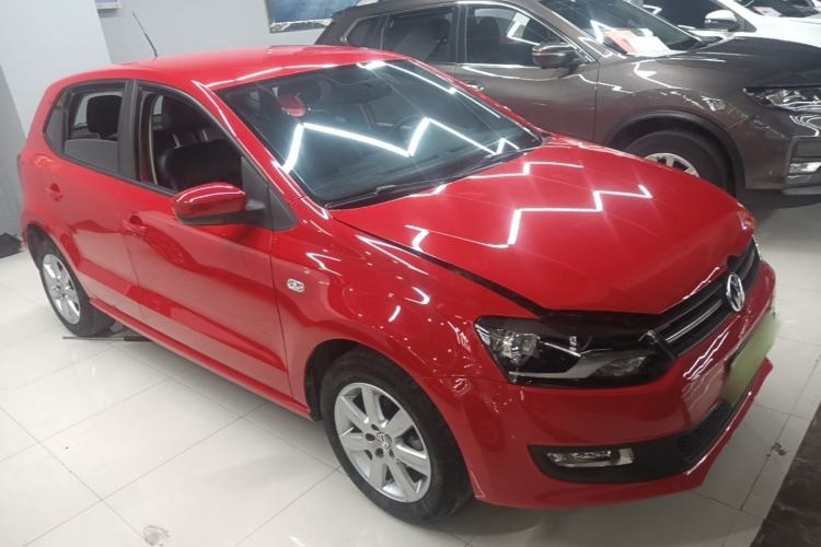 Used Volkswagen Polo 2013 1.6L Automatic Comfort Edition Front Right 45 Deg