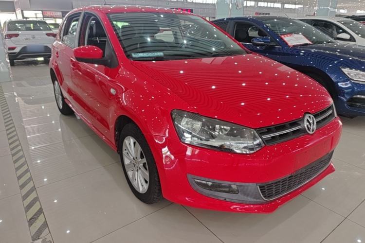 Used Volkswagen Polo 2013 1.4L Automatic Luxury Edition Front Right 45 Deg