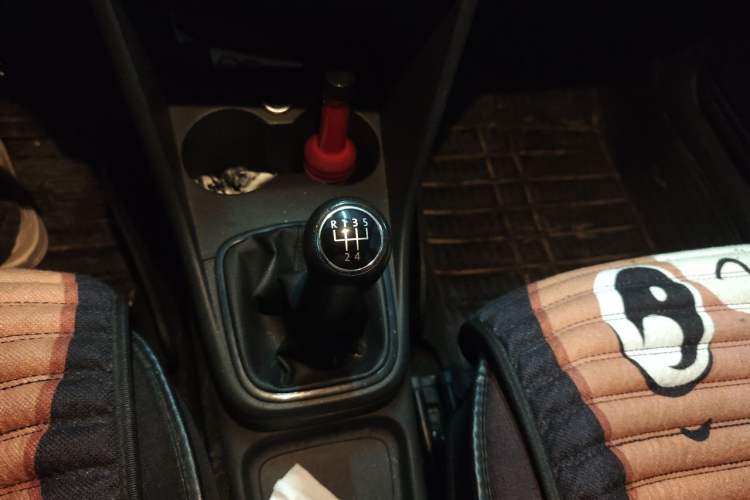 Used Volkswagen Polo 2013 1.4L Manual Fashion Edition Gear Lever