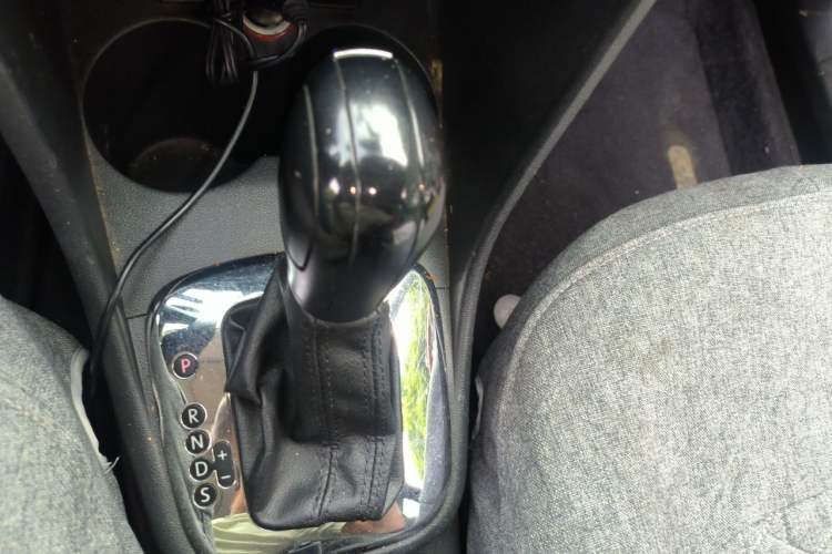 Used Volkswagen Polo 2013 1.6L Automatic Comfort Edition Gear Lever