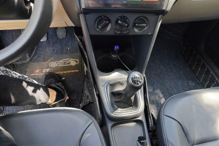 Used Volkswagen Polo 2013 1.4L Manual Fashion Edition Gear Lever