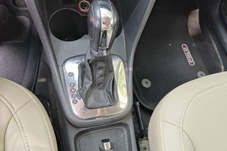 Used Volkswagen Polo 2013 1.6L Automatic Luxury Edition Gear Lever