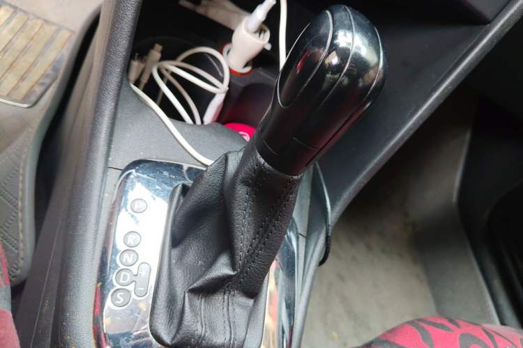 Used Volkswagen Polo 2013 1.4L Automatic Comfort Edition Gear Lever