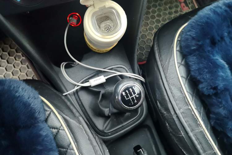 Used Volkswagen Polo 2013 1.4L Manual Comfort Edition Gear Lever