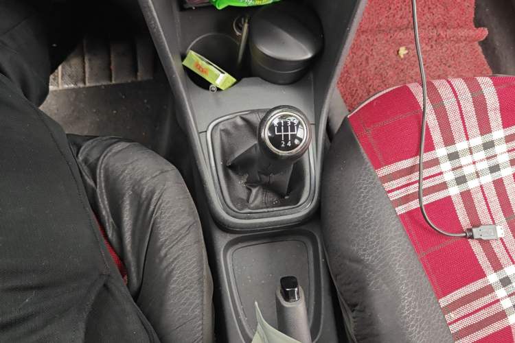 Used Volkswagen Polo 2013 1.4L Manual Fashion Edition Gear Lever