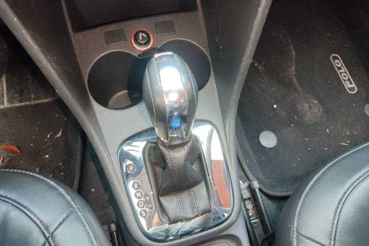 Used Volkswagen Polo 2013 1.6L Automatic Luxury Edition Gear Lever