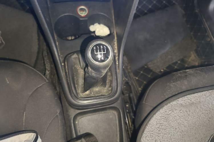 Used Volkswagen Polo 2013 1.4L Manual Fashion Edition Gear Lever