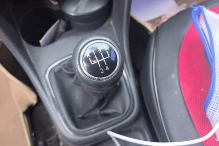 Used Volkswagen Polo 2013 1.4L Manual Fashion Edition Gear Lever