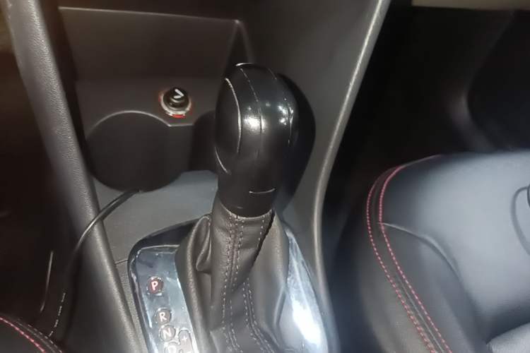 Used Volkswagen Polo 2013 1.6L Automatic Comfort Edition Gear Lever