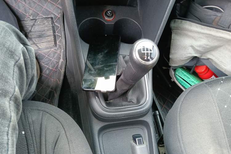 Used Volkswagen Polo 2013 1.4L Manual Fashion Edition Gear Lever