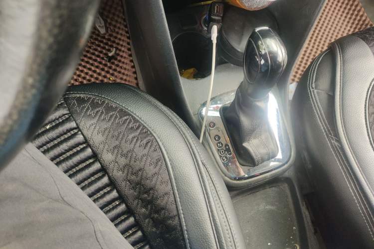 Used Volkswagen Polo 2013 1.6L Automatic Comfort Edition Gear Lever