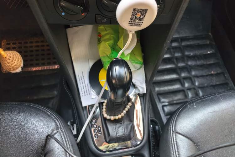 Used Volkswagen Polo 2013 1.4L Automatic Comfort Edition Gear Lever