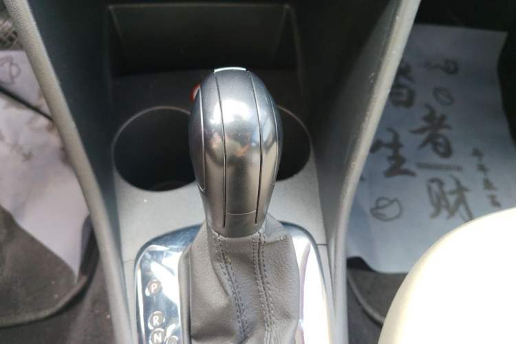 Used Volkswagen Polo 2013 1.6L Automatic Comfort Edition Gear Lever