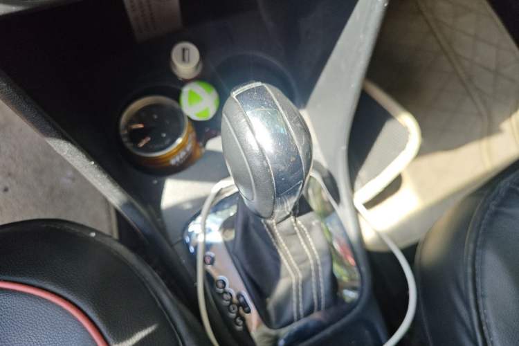 Used Volkswagen Polo 2013 1.6L Automatic Comfort Edition Gear Lever