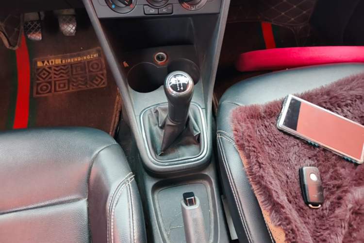 Used Volkswagen Polo 2013 1.4L Manual Fashion Edition Gear Lever