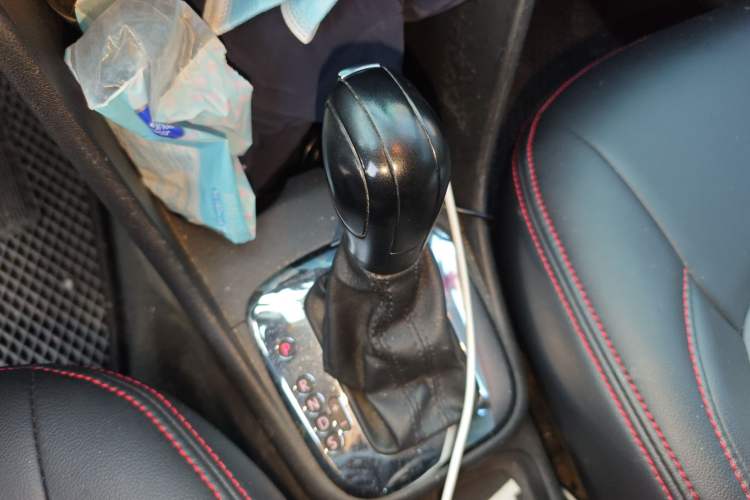Used Volkswagen Polo 2013 1.6L Automatic Comfort Edition Gear Lever