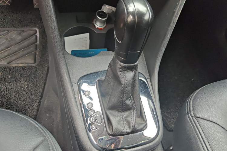 Used Volkswagen Polo 2013 1.6L Automatic Comfort Edition Gear Lever