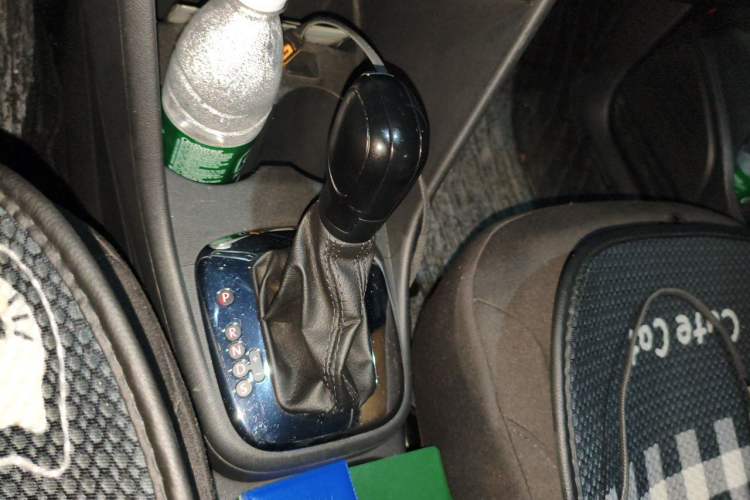 Used Volkswagen Polo 2013 1.6L Automatic Comfort Edition Gear Lever