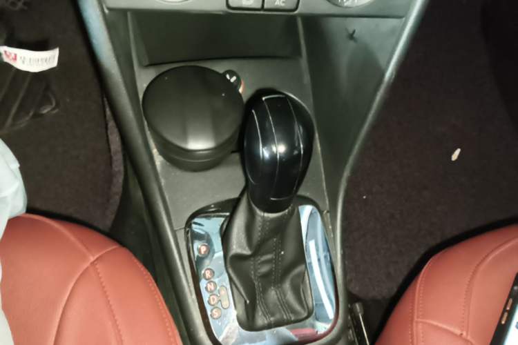 Used Volkswagen Polo 2013 1.6L Automatic Comfort Edition Gear Lever