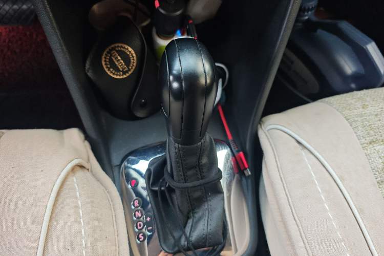 Used Volkswagen Polo 2013 1.6L Automatic Comfort Edition Gear Lever