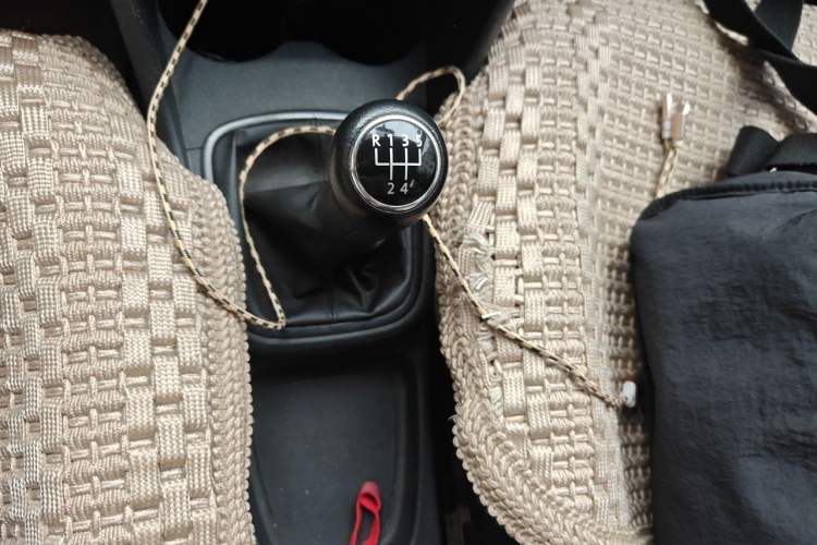 Used Volkswagen Polo 2013 1.4L Manual Fashion Edition Gear Lever