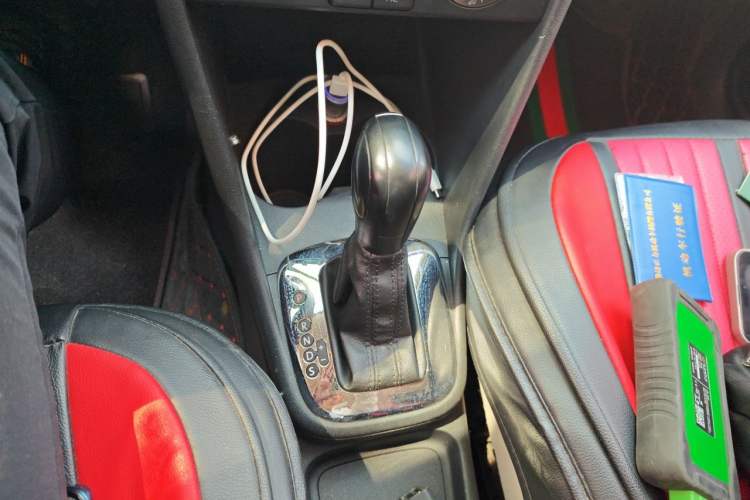 Used Volkswagen Polo 2013 1.4L Automatic Comfort Edition Gear Lever