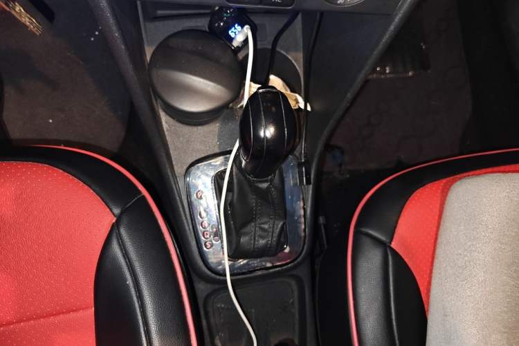 Used Volkswagen Polo 2013 1.6L Automatic Comfort Edition Gear Lever