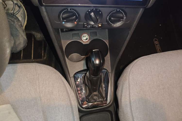 Used Volkswagen Polo 2013 1.4L Automatic Comfort Edition Gear Lever