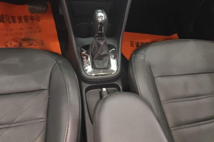 Used Volkswagen Polo 2013 1.4L Automatic Luxury Edition Gear Lever