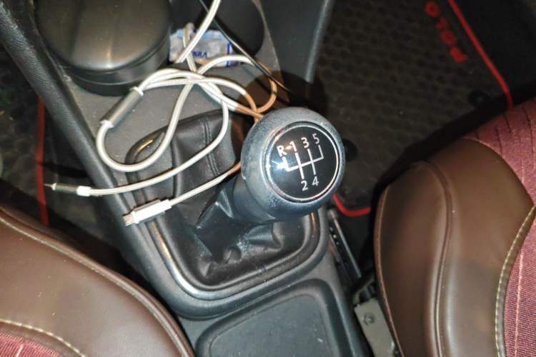 Used Volkswagen Polo 2013 1.4L Manual Comfort Edition Gear Lever