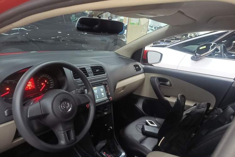 Used Volkswagen Polo 2013 1.6L Automatic Comfort Edition Headliner