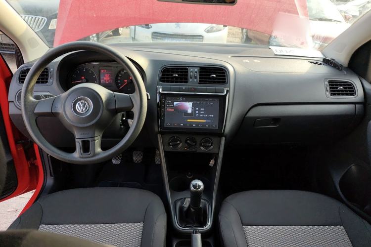 Used Volkswagen Polo 2013 1.4L Manual Fashion Edition Interior 2