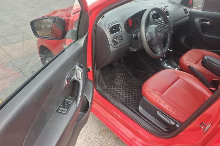 Used Volkswagen Polo 2013 1.4L Automatic Comfort Edition Interior 3