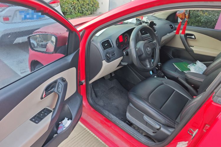 Used Volkswagen Polo 2013 1.6L Automatic Comfort Edition Interior 3