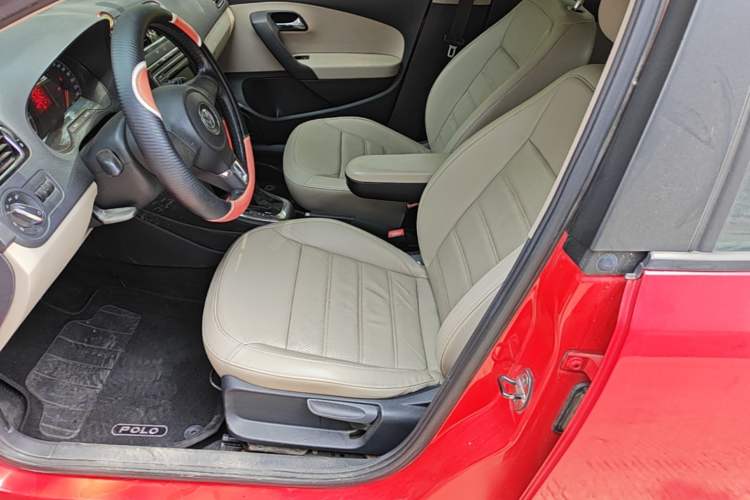 Used Volkswagen Polo 2013 1.6L Automatic Luxury Edition Left Front Seat