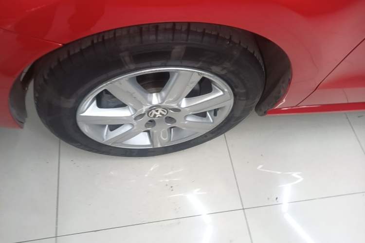 Used Volkswagen Polo 2013 1.6L Automatic Comfort Edition Left Front Wheel Hub
