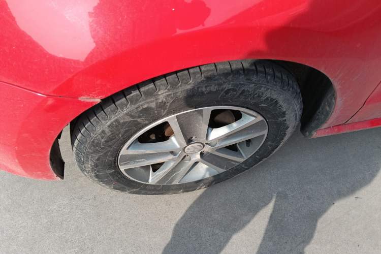 Used Volkswagen Polo 2013 1.4L Manual Fashion Edition Left Front Wheel Hub
